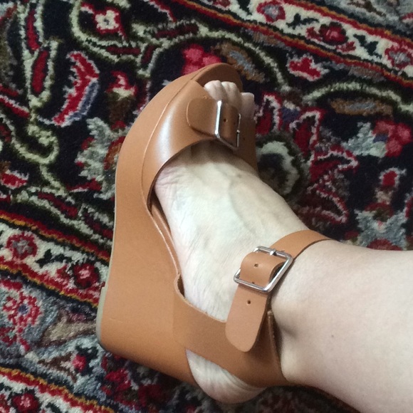 Beautiful Platform Sandal. Cognac colored, size 7 - Picture 2 of 7